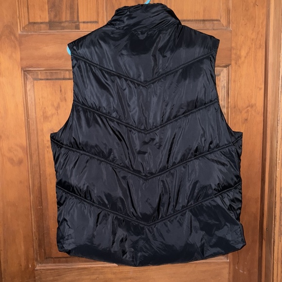 AMERICAN EAGLE PUFFER VEST - Picture 2 of 3